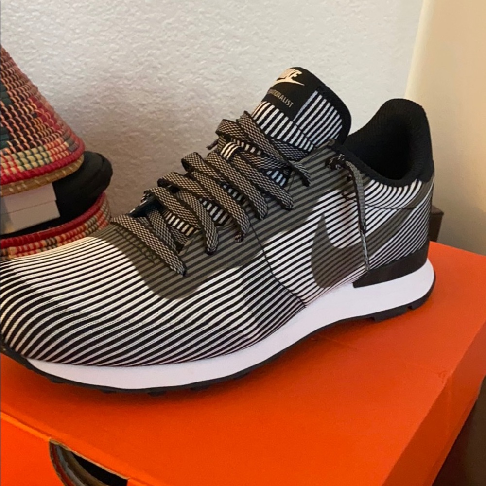 Nike Pegasus brand new never worn size 9